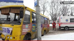 Масові аварії з маршрутками у Луцьку: як вціліти пасажирам автобуса при ДТП (відео)