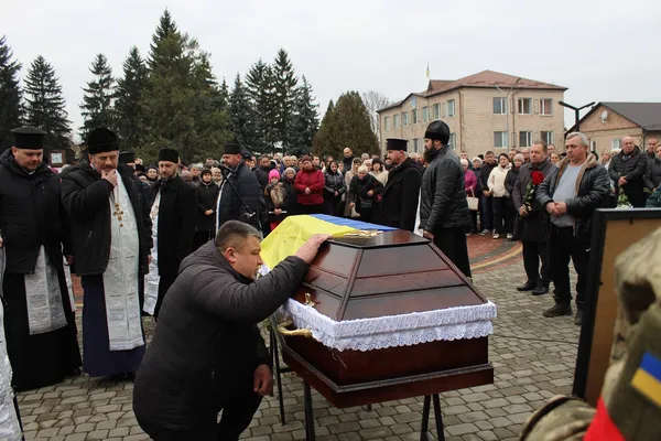 На Волині попрощались із загиблим Героєм Миколою Ковтонюком (фото)