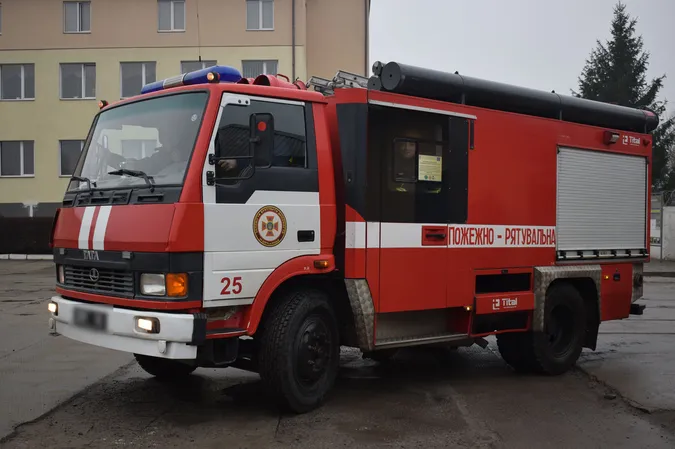 У Луцьку на території військової частини ліквідували умовну пожежу (фото)