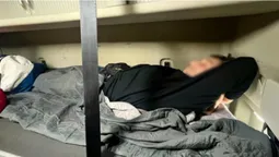 Сховався під ковдрою: у ліжку далекобійника з Польщі знайшли волинянина (відео)