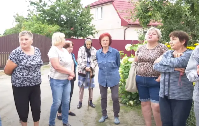 На Волині жінка «узурпувала» провулок – люди здійняли ґвалт: що там коїться (відео)