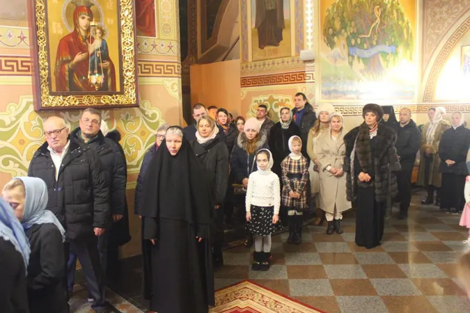 Разом із дружиною у Зимненському монастирі побував Медведчук (фото)