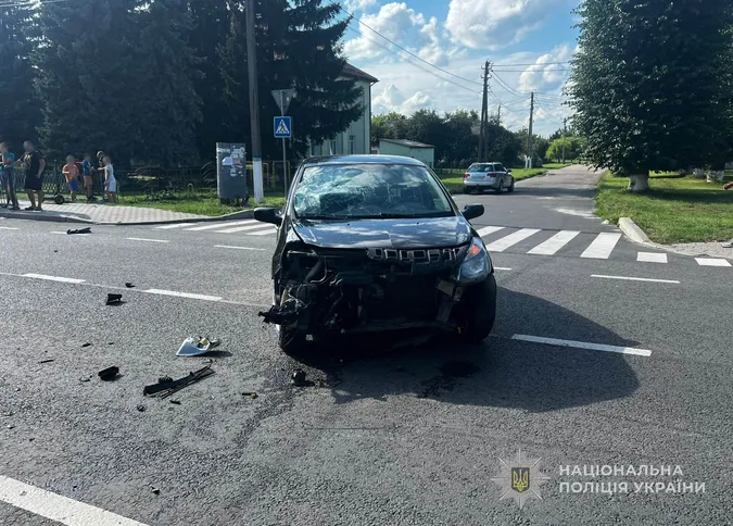 В Устилузі влупилися легковик і мотоцикл, є постраждалий