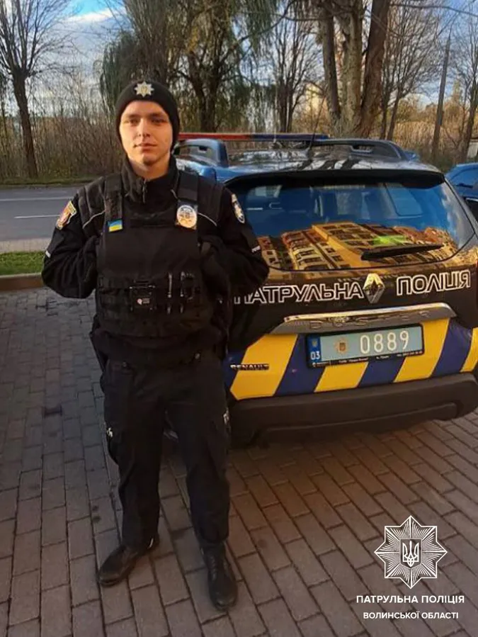У Луцьку патрульний у позаслужбовий час врятував життя чоловіку (фото)