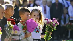 Луцька школа в День знань отримала подарунки 