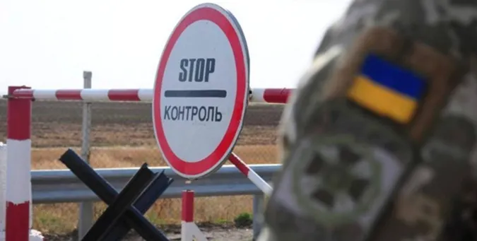 В Україні змінили терміни перебування чоловіків за кордоном