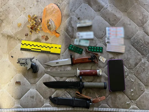 Продавав наркотики та зберігав зброю: на Волині затримали 42-річного злочинця (фото)