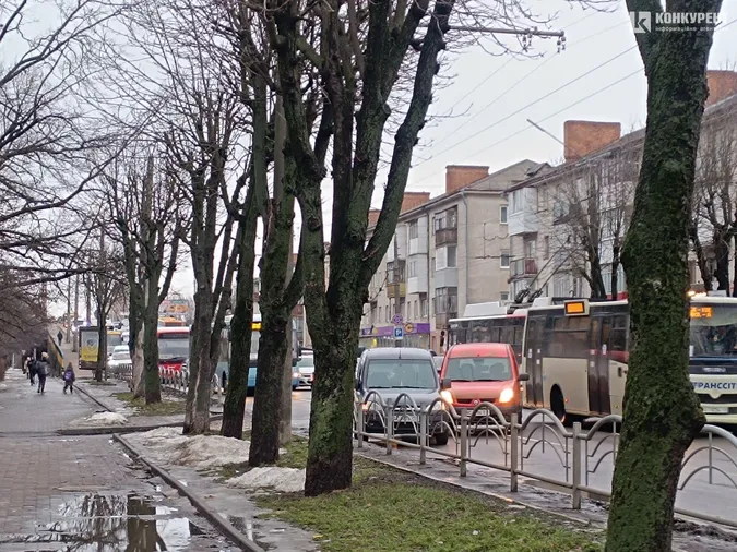 У Луцьку – масштабна автотроща: міст на проспекті Перемоги паралізовано (оновлено, фото)