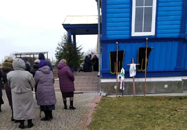 На Волині віряни ПЦУ і УПЦ «МП» посварилися на похороні батька голови ОТГ (фото)