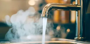 У Луцьку лише половина будинків отримає гарячу воду в серпні: що коїться