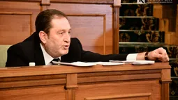 Комусь пахне, а комусь смердить,  – Василь Столяр про політику і політиків