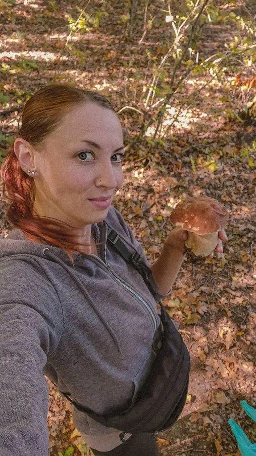 «І тут мене накрило»: волинянка знайшла у лісі багато грибів і згадала моторошне повір’я
