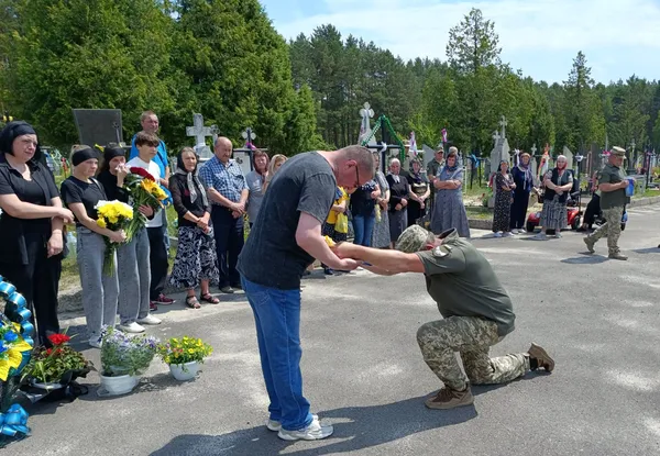 Осиротіла трирічна донечка: на Волині попрощалися з 22-річним воїном Олександром Буслом (фото)