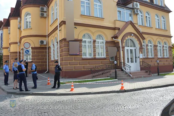 Правоохоронці розповіли, чим було «заміновано» луцький «Укрексімбанк»