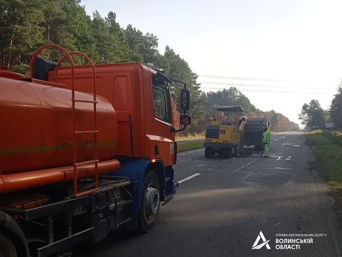 На Волині дорожники «латають» найважливіші дороги області (фото)