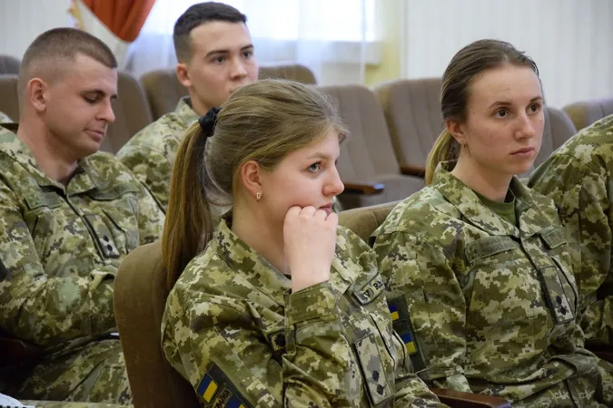 Лави Волинського прикордонного загону поповнили молоді лейтенанти (фото)