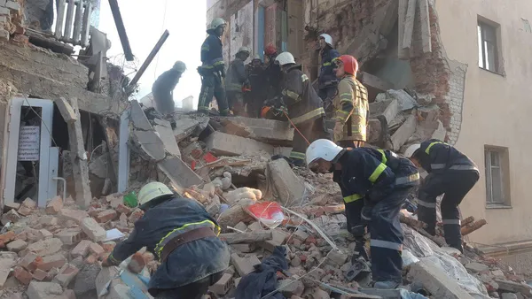 Не вибух газу: вночі у Дрогобичі обвалився під'їзд будинку (фото, відео)