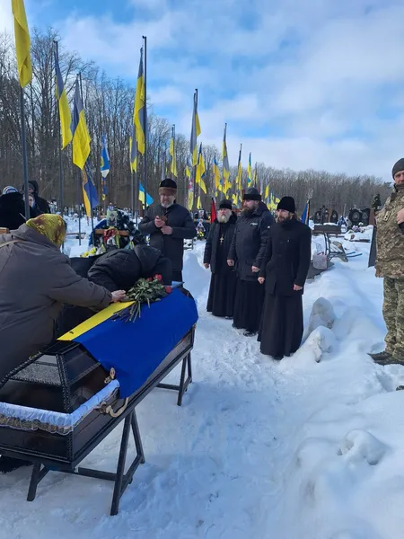 На Волині провели в останню дорогу 42-річного воїна з Волині Валерія Михальського (фото)
