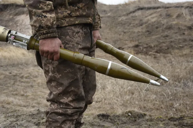 Близько 444 370 окупантів і 7009 танків: втрати ворога на 3 квітня