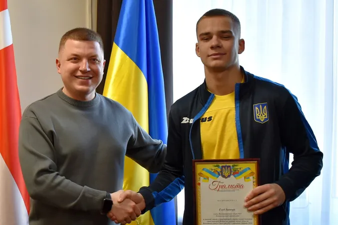 Заступник голови ОДА Тарас Шкітер нагородив чемпіонів Всесвітньої Гімназіади з Волині (фото)