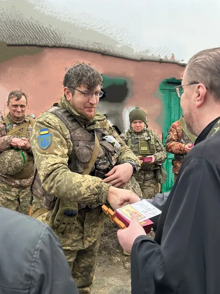 Володимирський владика привіз для волинських бійців три «мавіка» (фото)