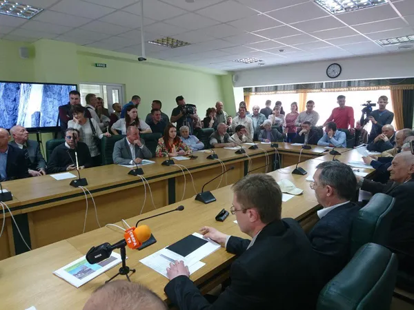 Обговорення підняття тарифів у маршрутках Луцька: емоційно, гаряче та часом нецензурно