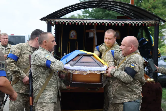 Волинь на колінах проводжала в останню путь воїна Олексія Кунчика (фото, відео)