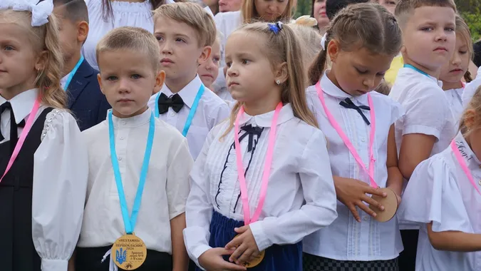 Як відзначили перший дзвоник у Луцькому ліцеї №9 (фото)