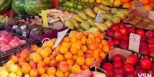 Сезон фруктів у розпалі: які ціни на ринках Луцька (фото)