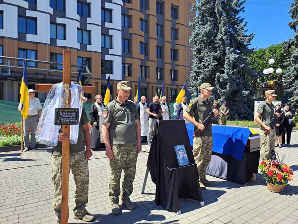 Сирота з Донбасу, який знайшов дім на Волині: у Ковелі попрощалися з воїном Олександром Шевченком (фото)