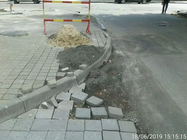 «Луцьктепло» не відновлює благоустрій міста після робіт (фото)