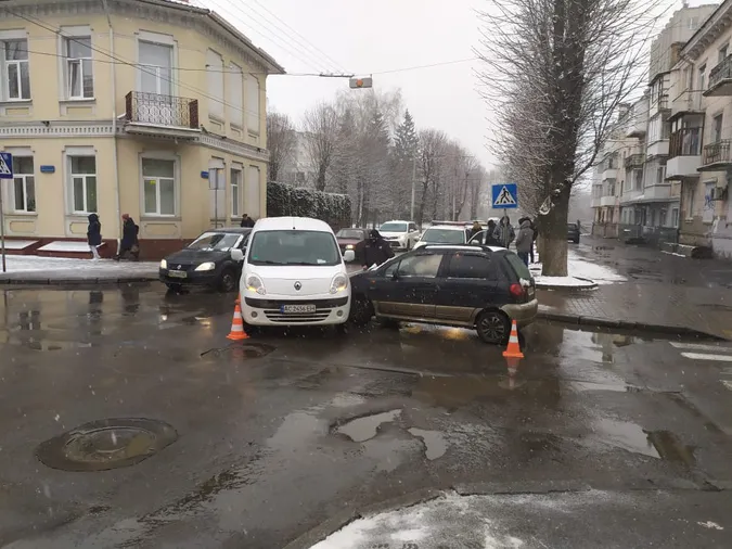 У центрі Луцька сталася ДТП на «проблемному» перехресті (фото)