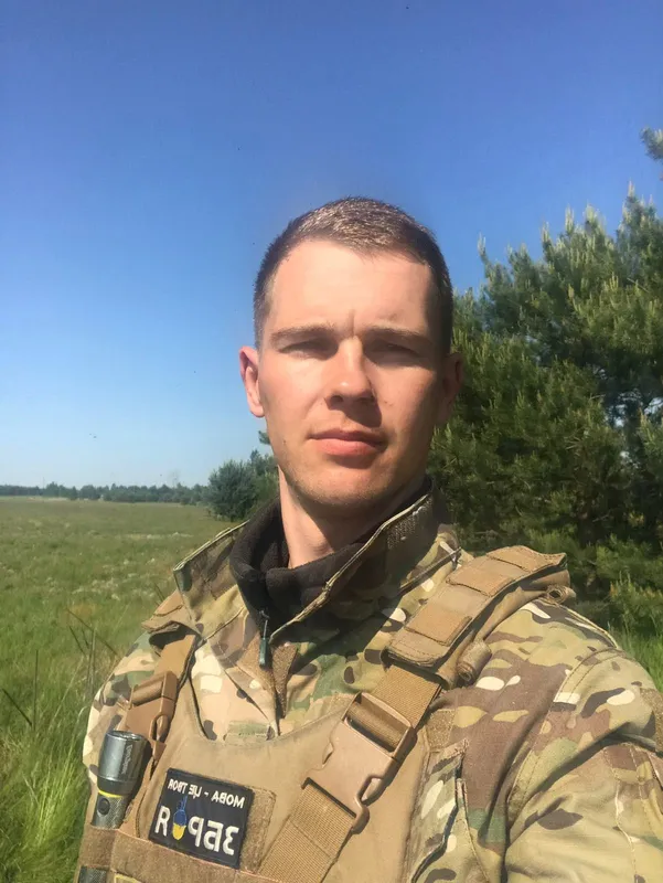 «Яструб» над кордоном: як боєць з Волині вчить побратимів керувати дронами (фото)