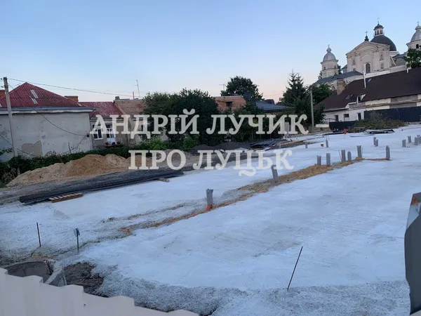 У Старому Луцьку почали будівництво ще одного ЖК і знову «дали в штангу» (фото)