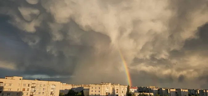 Над Луцьком після зливи засяяла подвійна веселка (фото)