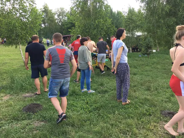 Не відчуває ніг: у ставку під Луцьком травмувався чоловік (фото)