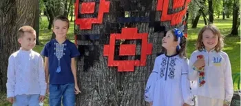 У Луцьку діти «вишили» дерева українськими орнаментами (фото)