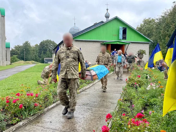 У Нововолинську провели в останню дорогу Героя В'ячеслава Толстобрюха (фото)