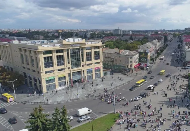 Водії Луцька муситимуть зупинятися під час хвилини мовчання