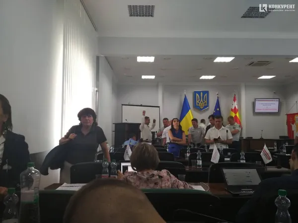 У Луцькраді підприємці з ринку «Привіз» змушують депутатів працювати (фото, відео)