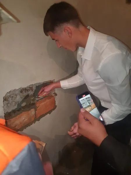 Відкриють через 50 років: в укритті ліцею у Рованцях заклали капсулу часу (фото)