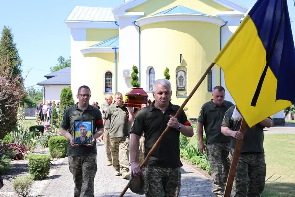 Загинув під Торецьком: на Волині провели в останню дорогу воїна Юрія Клевця (фото)