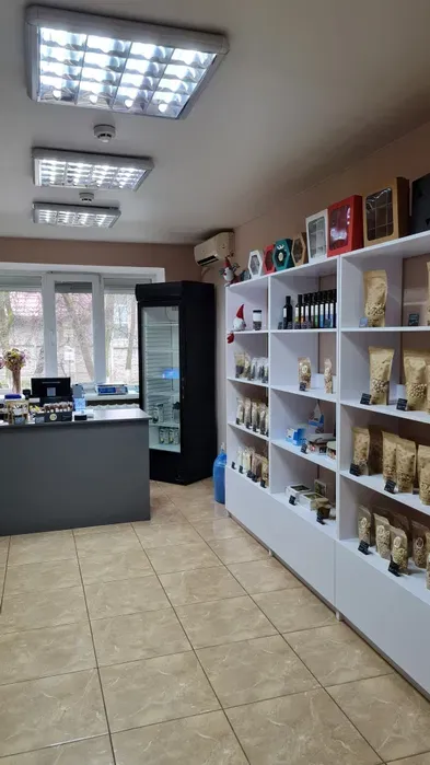 У центрі Луцька продають магазин здорового харчування (фото)