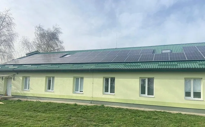 В Литовежі ЦНАП та амбулаторія запустили сонячні електростанції на своїх дахах (фото)