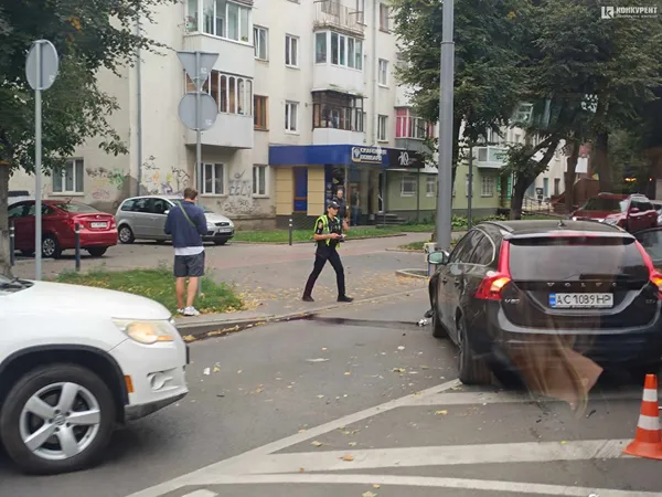 Розтрощило передок: на проспекті Волі серйозна аварія з двома авто (фото)