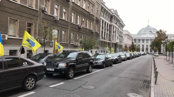 Власники авто на єврономерах готують свій законопроект