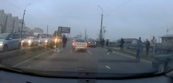Збили на пішохідному переході: з'явилося відео ДТП зі школярками на Карпенка-Карого