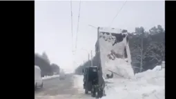 На Волині покарали приватника, який скидав прибраний сніг на дорогу (відео)