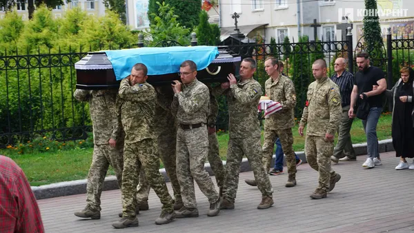 Луцьк у траурі: попрощалися із загиблим Героєм Валерієм Федюком (фото)
