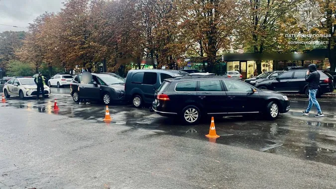 У Луцьку на Відродження влупилися три автівки (фото)